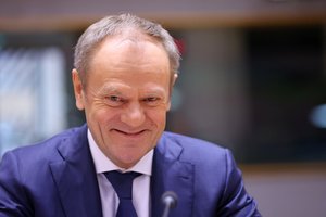 Lenkijos centrinio banko vadovas siūlo premjerui D. Tuskui paliaubas