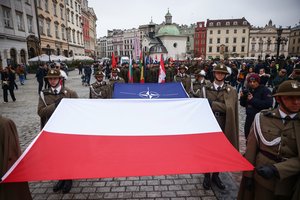 Apklausa: stiprėja Lenkijos visuomenės parama galimam šalies karių dalyvavimui kare Ukrainoje