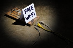 Ekspertas besinaudojantiems nemokamu „Wi-Fi“ pataria vengti vieno 