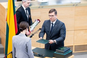 Pamatykite: Seime prisiekė naujasis krašto apsaugos ministras L. Kasčiūnas