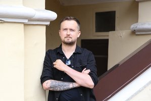 Manto Katlerio nelieka „Kitokiuose pasikalbėjimuose“: jį pakeis žinomas radijo laidų vedėjas