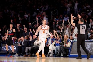 Rekordinė „Knicks“ gynėjo tritaškių salvė nupūtė NBA autsaiderius