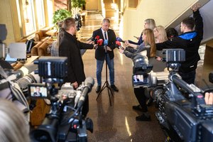 „Šešėliai turi būti išsklaidyti“: susivienijusi opozicija nusprendė laikinai stabdyti NSGK posėdžius