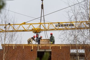 Lietuviai nebepaleidžia pinigų iš sąskaitų bankuose: NT pardavimai krito į dugną, kalba apie galimo pabėgimo planą