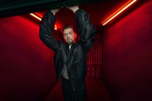 Dainininkas Jurijus Veklenko pristato singlą „Tarp nakties šviesų“