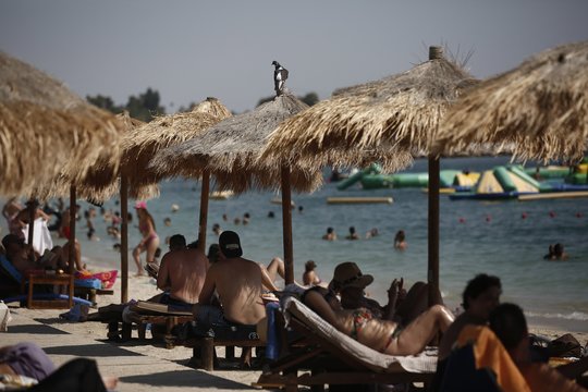 Trečiadienį Kretos saloje termometrų stulpeliai šoktelėjo iki 32 laipsnių padalos, Atėnuose šilo iki 24 laipsnių.