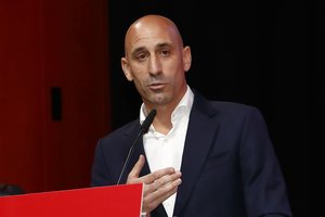 Pasaulio čempionate futbolininkę bučiavusiam buvusiam Ispanijos futbolo vadovui gresia kalėjimas