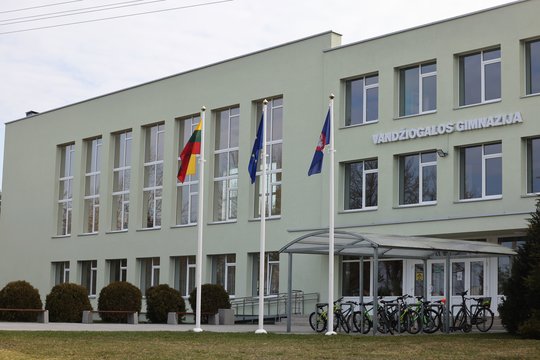  Kauno rajono meras V. Makūnas ragina išsaugoti mažąsias gimnazijas. 