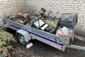 Radviliškio rajone pareigūnai sulaikė automobilį su vogtais daiktais ir ieškoma nepilnamete