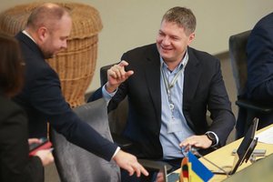 „Darbiečiai“ pavargo nuo partiją lydinčių skandalų: svarstys net apie pasileidimą