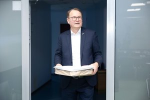 Prezidento posto sieksiantis D. Žalimas pristatė VRK surinktus parašus