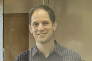 Kremlius: vyksta dialogas dėl JAV žurnalisto iškeitimo