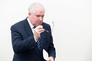 Po STT sprendimo opozicija toliau stabdo NSGK darbą: lauks prokuratūros verdikto