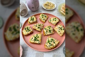 Kiaušinių užtepėlė su lašiša ir alyvuogėmis – puikiai tiks ir Velykoms, ir po jų