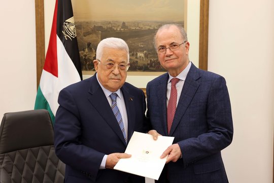 Palestiniečių prezidentas patvirtino naują vyriausybę