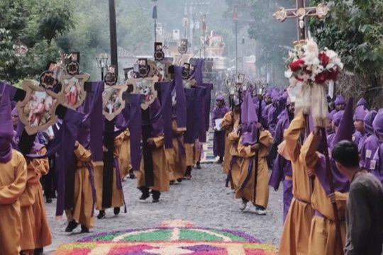 Pasaulis su nekantrumu laukia Velykų: šia proga Gvatemaloje surengta įspūdinga procesija