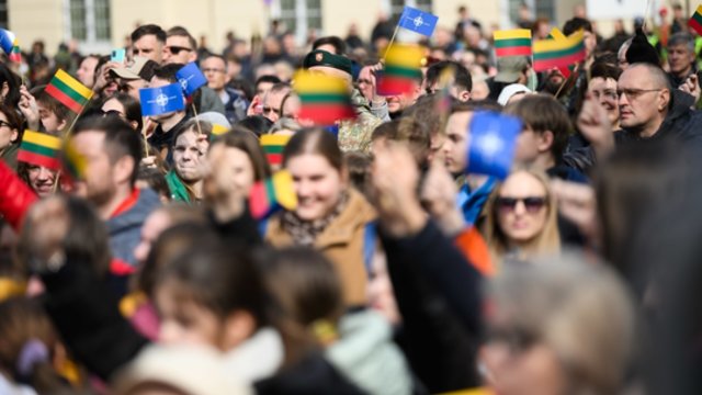 Gyventojų balsas: pasidalijo, ką jiems reiškia Lietuvos buvimas NATO dalimi