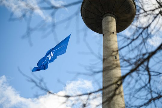  NATO vėliava.<br> V. Skaraičio nuotr.