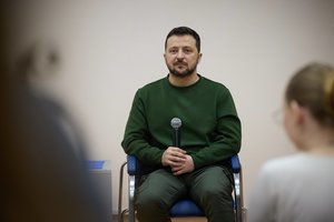 Permainos Ukrainoje: V. Zelenskis iš pareigų atleido du savo administracijos darbuotojus