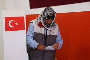Pareigūnas: per vietos rinkimus Turkijos pietryčiuose žuvo vienas žmogus, 12 buvo sužeisti