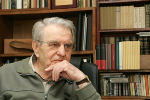 Seimui siūloma paskelbti 2030-uosius poeto J. Marcinkevičiaus metais