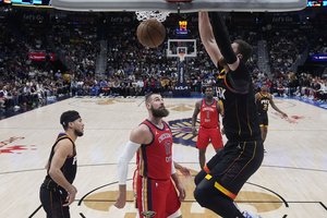 Daugiau laiko pasireikšti gavęs J. Valančiūnas stebėjo „Suns“ žvaigždės dominavimą