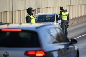 Nuo Velykų stalo – tiesiai prie vairo: vairuotojai sulaukė baudžiamosios bylos už vairavimą išgėrus