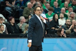 Žalgiriečių šansų neskaičiuojantis A. Trinchieri nusilenkė prieš M. Jamesą: „Kalbame apie geriausią įmanomą žaidėją“