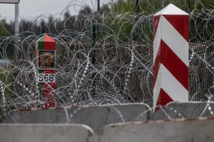 Lenkijos gynybos ministras: padėtis pasienyje su Baltarusija vis dar labai sunki