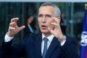 J. Stoltenbergas: sąjungininkės susitarė didinti NATO vaidmenį teikiant saugumo pagalbą Ukrainai