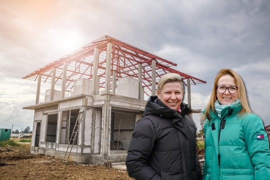 Dvi draugės Panevėžyje pastatė išskirtinį namą – jame įsikursiantiems ims plūsti pinigai