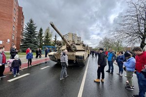 Paaiškino, kaip darbuotojai būtų siunčiami į karinius mokymus: „Žmonės turi būti paruošti“