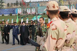 Per smogikų grupuotės antpuolį Irane žuvo 16 užpuolikų ir 11 saugumo pareigūnų