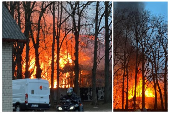 Kaune kilo didelis gaisras – gesinti atvira liepsna degančio ūkinio pastato buvo pasiųstos penkios autocisternos