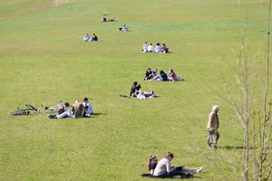 Temperatūra vis kils, o jau tuoj vėl plūstels vasariška šiluma: praneša, kada jos sulauksime