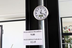 Penktadienį abiturientai laikys prancūzų ir vokiečių kalbų egzaminų kalbėjimo dalis