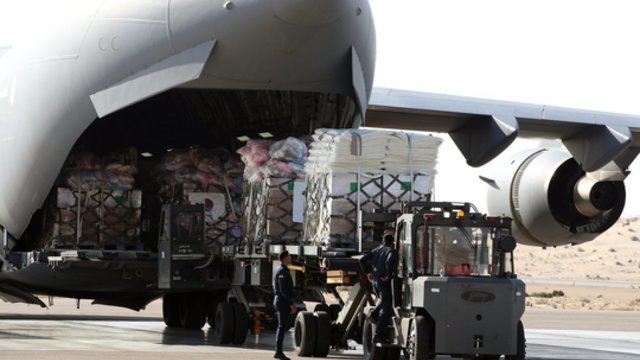 JAV griežtas tonas ir perspėjimas davė vaisių: Izraelis sutiko leisti gabenti humanitarinę pagalbą