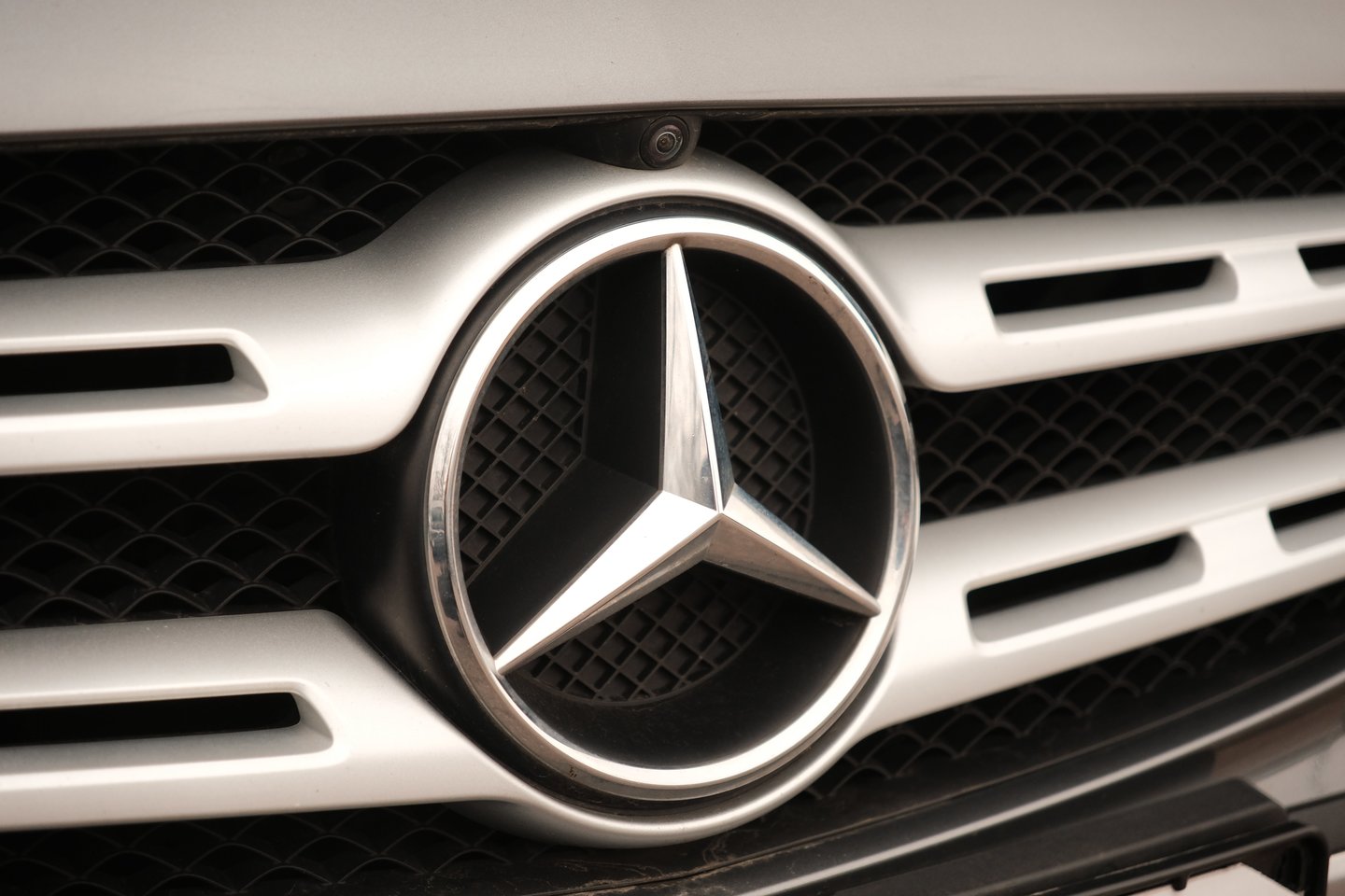Vagių grobiu tapo automobilis „Mercedes-Benz“.