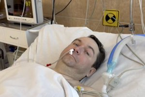 Rusijoje – ataka prieš vietos politiką: vyras peiliu užpuolė srities gubernatorių