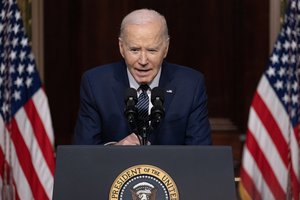 Žiniasklaida: J. Bidenas asmeniškai prašė daryti spaudimą „Hamas“ derybose dėl įkaitų paleidimo