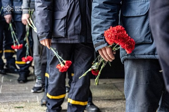 Charkove Rusijos raketomis nužudytų Ukrainos gelbėtojų laidotuvės.<br>Ukrainos valstybinės nepaprastųjų situacijų tarnybos nuotr.