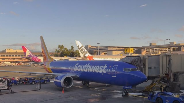 Neeilinis įvykis Denverio oro uoste: pakilimo metu nuo lėktuvo nukrito variklio gaubtas