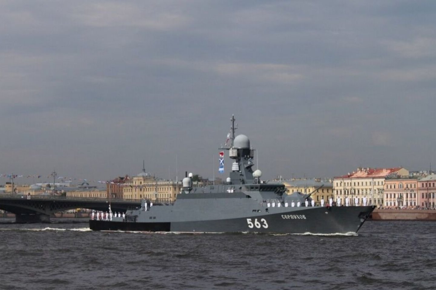 Karinis laivas „Serpuchov“.