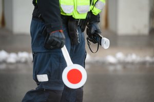 Girto vairuotojo kelionė Kauno rajone: trys keleivės, atimti automobilio rakteliai ir beveik keturios promilės