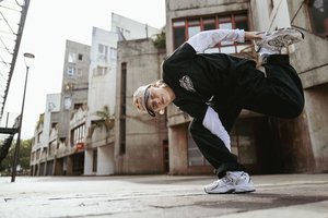 B-girl Nicka’i palaikyti sukurta išskirtinė drabužių kolekcija