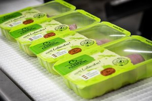 Dažnai vištienos patiekalus gaminanti vilnietė prekybos vietoje ieško sertifikuotų produktų