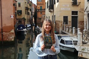 Kas pirmasis iš Lietuvos įkopė į Egipto piramidę, paragavo banano ir viską aprašė bestseleriu tapusioje knygoje? 