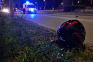 Vilniuje girto vyro vairuojamas automobilis įsirėžė į motociklą – nukentėjo abu motociklu važiavę žmonės