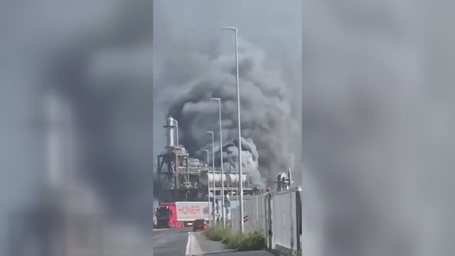 Gaisras Prancūzijos uoste: ugnį tramdė apie 40 gaisrinės ekipažų
