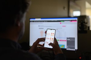 Sūnui telefono kortelę nupirkusi mama liko šokiruota: „Ar tai yra normalu?“